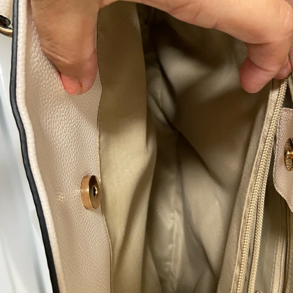 Jones of New York cream large handbag really good shape $60 - Picture 5 of 8
